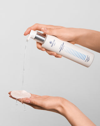 Micellair water voor het reinigen en verwijderen van make-up voor de gevoelige en acne-gevoelige huid met ureum, hyaluronzuur en glycolzuur Cleansing Orphica Clinic 200 ml - 2