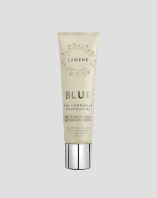 Gladstrijkende foundation met hoge dekkingsgraad tot 16 uur Blur 0 Licht Ivoor met SPF 15 van Lumene