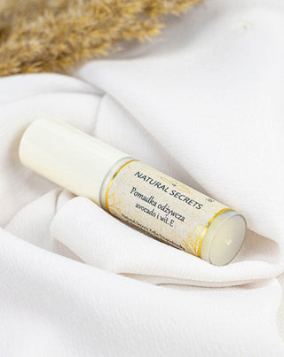 Natural Secrets voedende lippenstift met sheaboter om gebarsten lippen te herstellen - 2