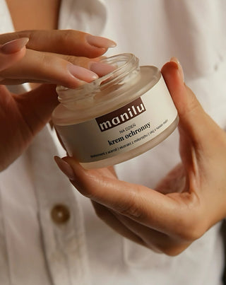 Beschermende dagcrème met sheaboter, vitamine C en frambozenzaadolie van Manilu. - 2