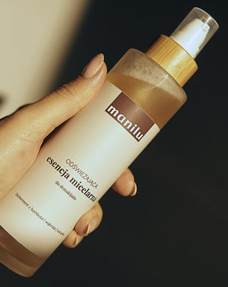 Verfrissende micellaire essentie voor het verwijderen van make-up, verzacht irritaties met D-panthenol van Manilu