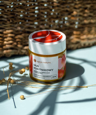 Een natuurlijke duindoorn bodymousse voor de droge en doffe huid, van Opcja Natura - 2