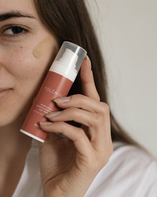 Multifunctioneel serum voor het gezicht, de nek en het decolleté op basis van matcha-thee, Polemika - 2