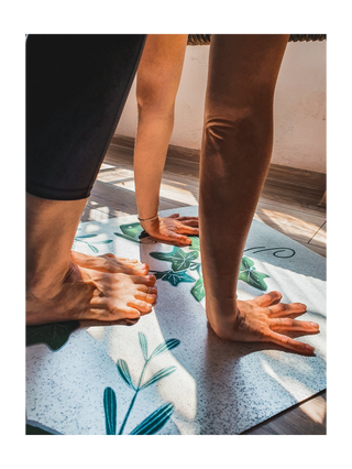 Een rubberen yogamat voor yoga en oefeningen, genaamd Veganika Day Moonholi
