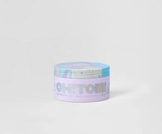 Upliftende en gladmakende badzout met zeezout en een regenbooggeur van Oh!Tomi
