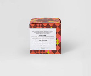 Sojakaars met de geur van Belgische chocolade in een keramisch schaaltje, Mys