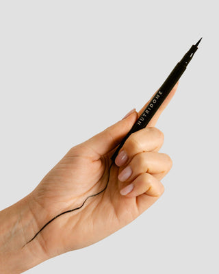 Eyeliner pen met een dunne en precieze punt en natuurlijke pigmenten van Nutridome - 2