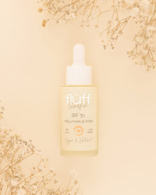 Melkachtige make-upbasis met zonnebrandcrème SPF 30 en hyaluronzuur van Fluff