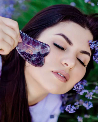 Gezichtsmassage steen Gua Sha van amethist, de steen van harmonie en ontspanning, Crystallove - 2