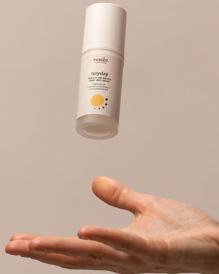Voedend, verhelderend Heyday gezichtsserum met antioxidanten en driedubbele vitamine. C 30 ml Resibo - 2