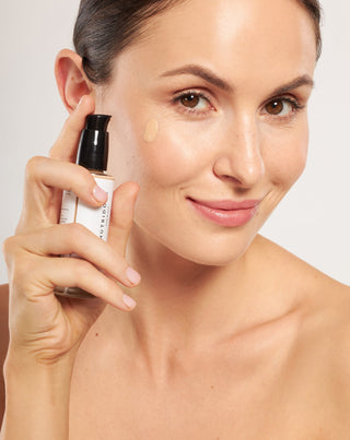 Hydraterende highlighter foundation met hyaluronzuur voor een lichte huid van Nutridome - 4