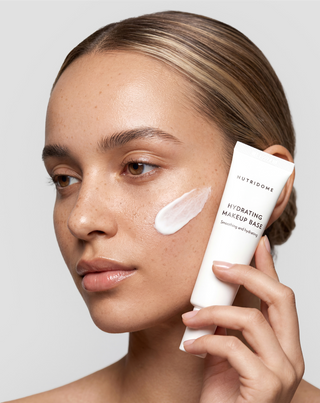 verlichtende en hydraterende basis voor make-up Nutridome_3