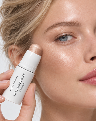 Highlighter in stickvorm voor gezicht en lichaam, stralende glans en een gladmakend effect, Champagne, Nutridome