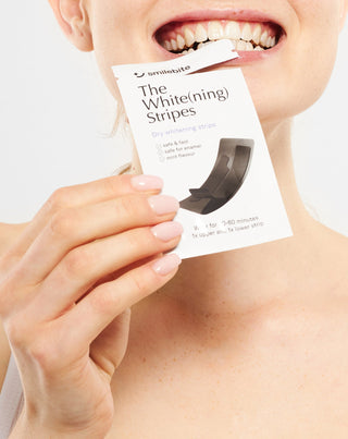 De White(ning) Stripes Smilebite tandenbleek strips set van 28.