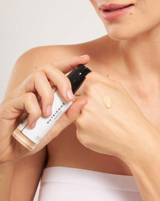 Nutridome lichte, goed dekkende, matterende foundation voor 12 uur lang, geschikt voor een lichte teint, 02 Naturel - 2