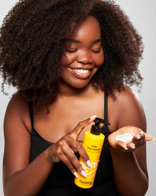 Verzachtende conditioner geschikt voor krullend haar met rozen en hennepolie van Twisty - 2