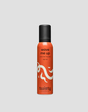 Wave me up Twisty krulfixerende mousse voor krullend haar zonder het te verzwaren