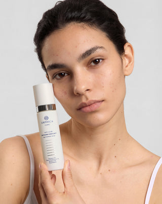 Nachtserum ter ondersteuning van de regeneratie van de acnegevoelige huid Anti-Acne Orphica Clinic 50 ml